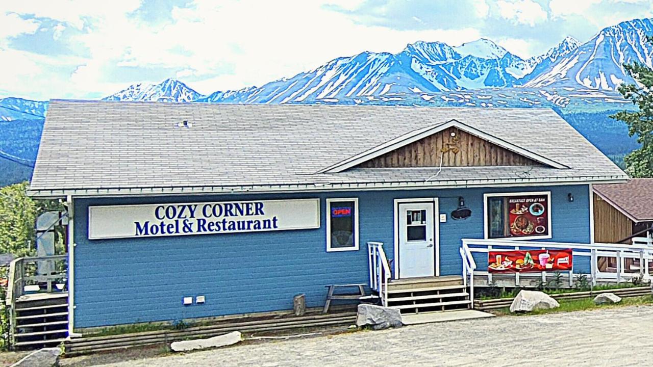 Cozy Corner Motel & Restaurant Haines Junction Exteriör bild