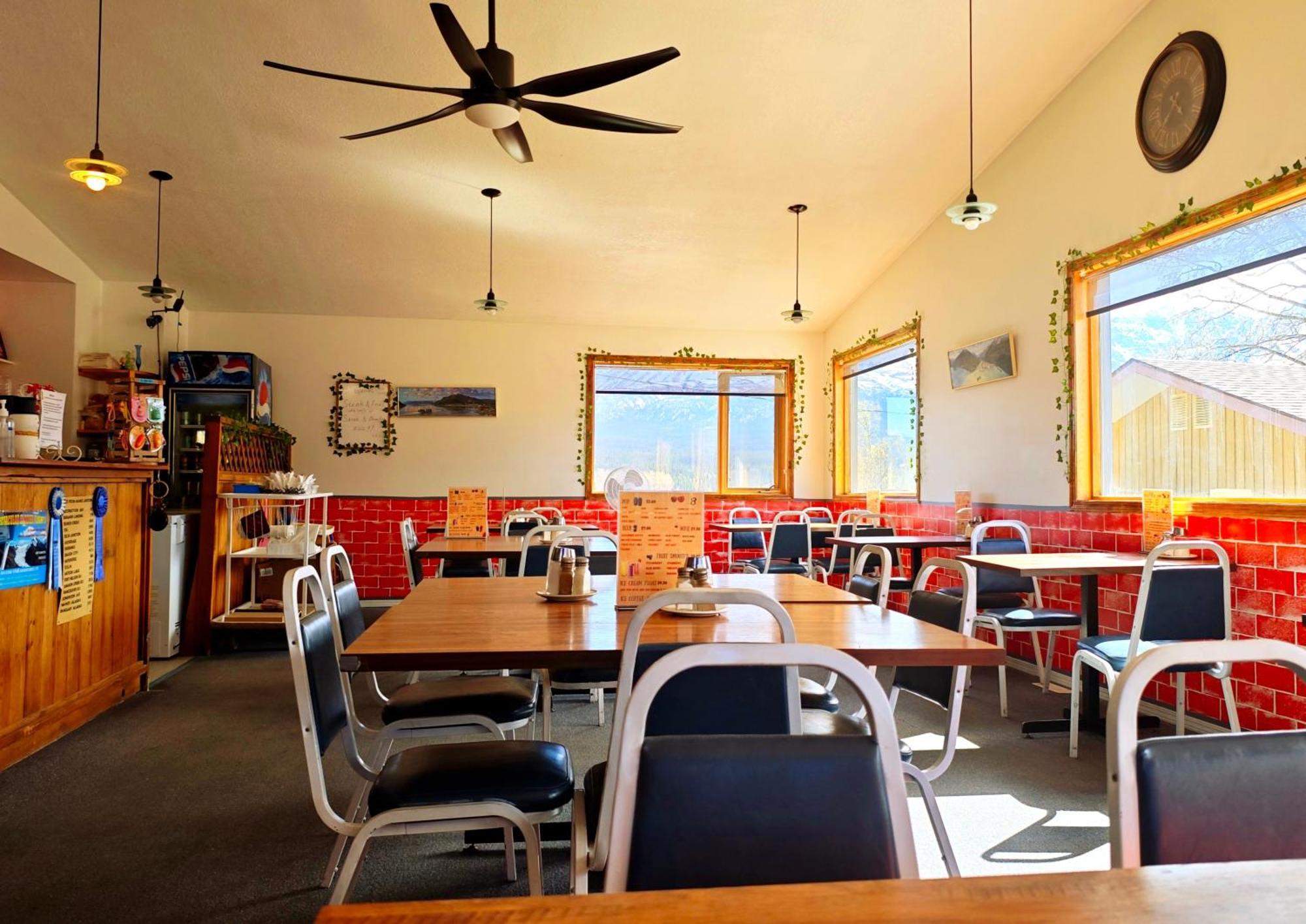 Cozy Corner Motel & Restaurant Haines Junction Exteriör bild