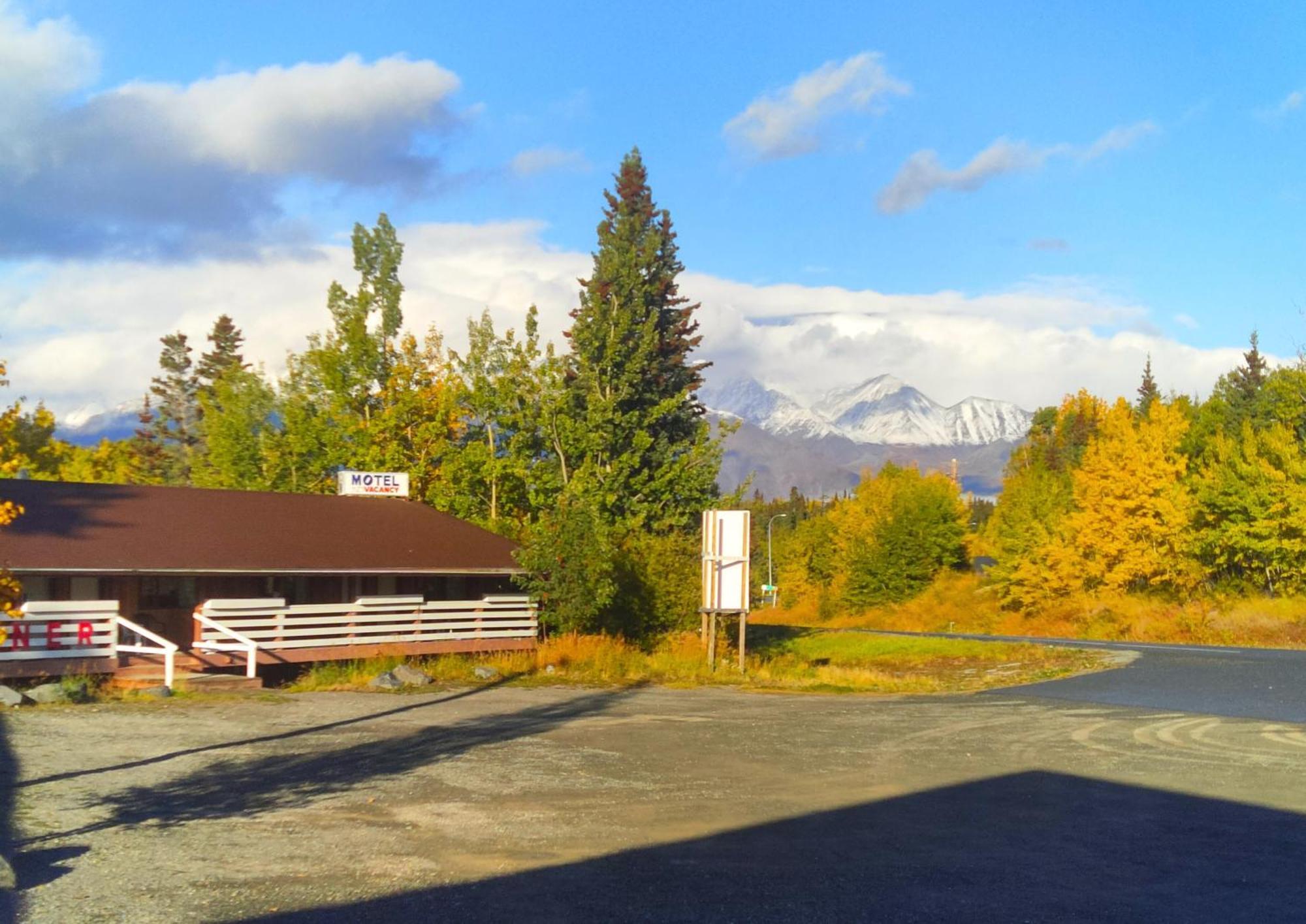 Cozy Corner Motel & Restaurant Haines Junction Exteriör bild