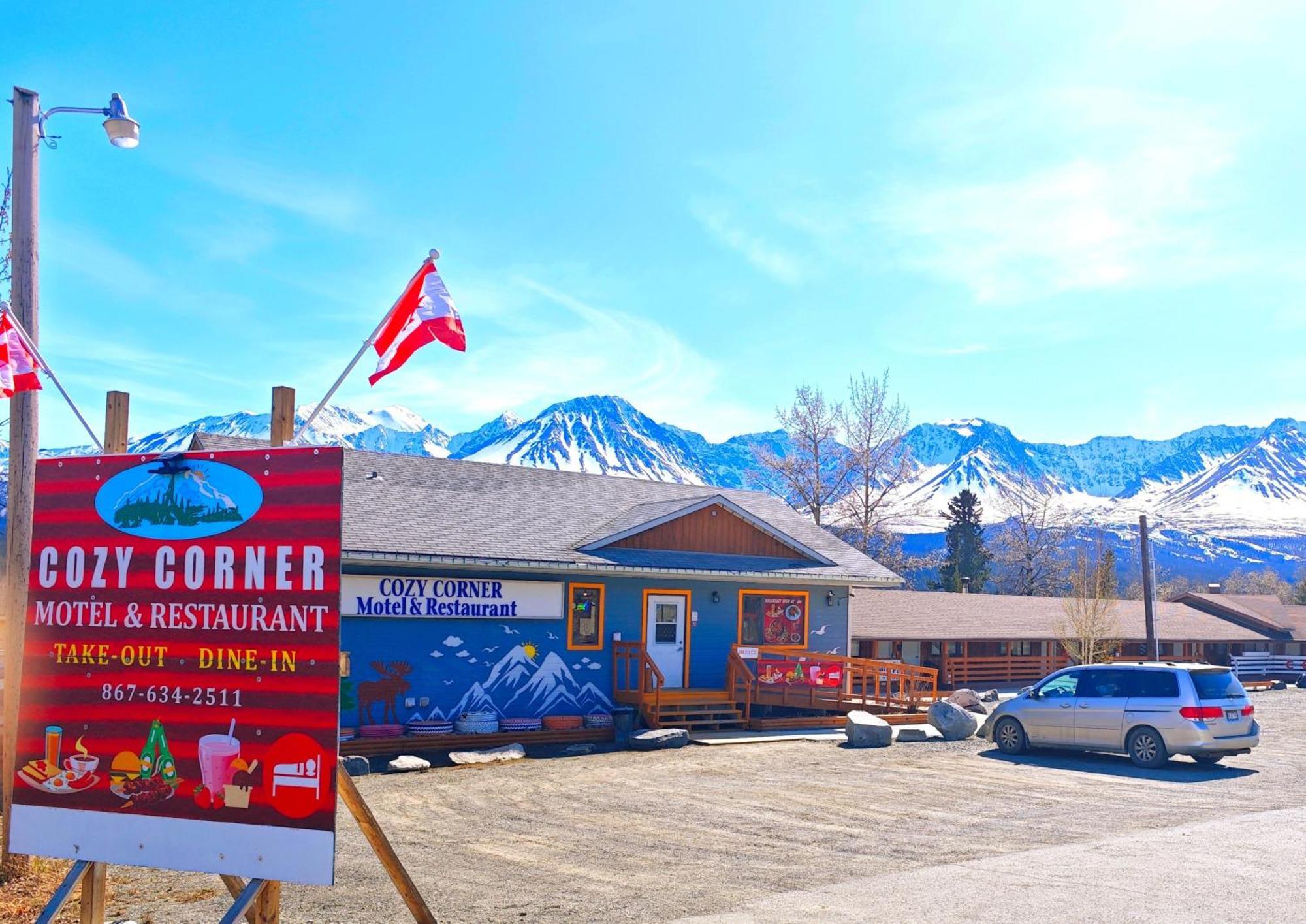 Cozy Corner Motel & Restaurant Haines Junction Exteriör bild