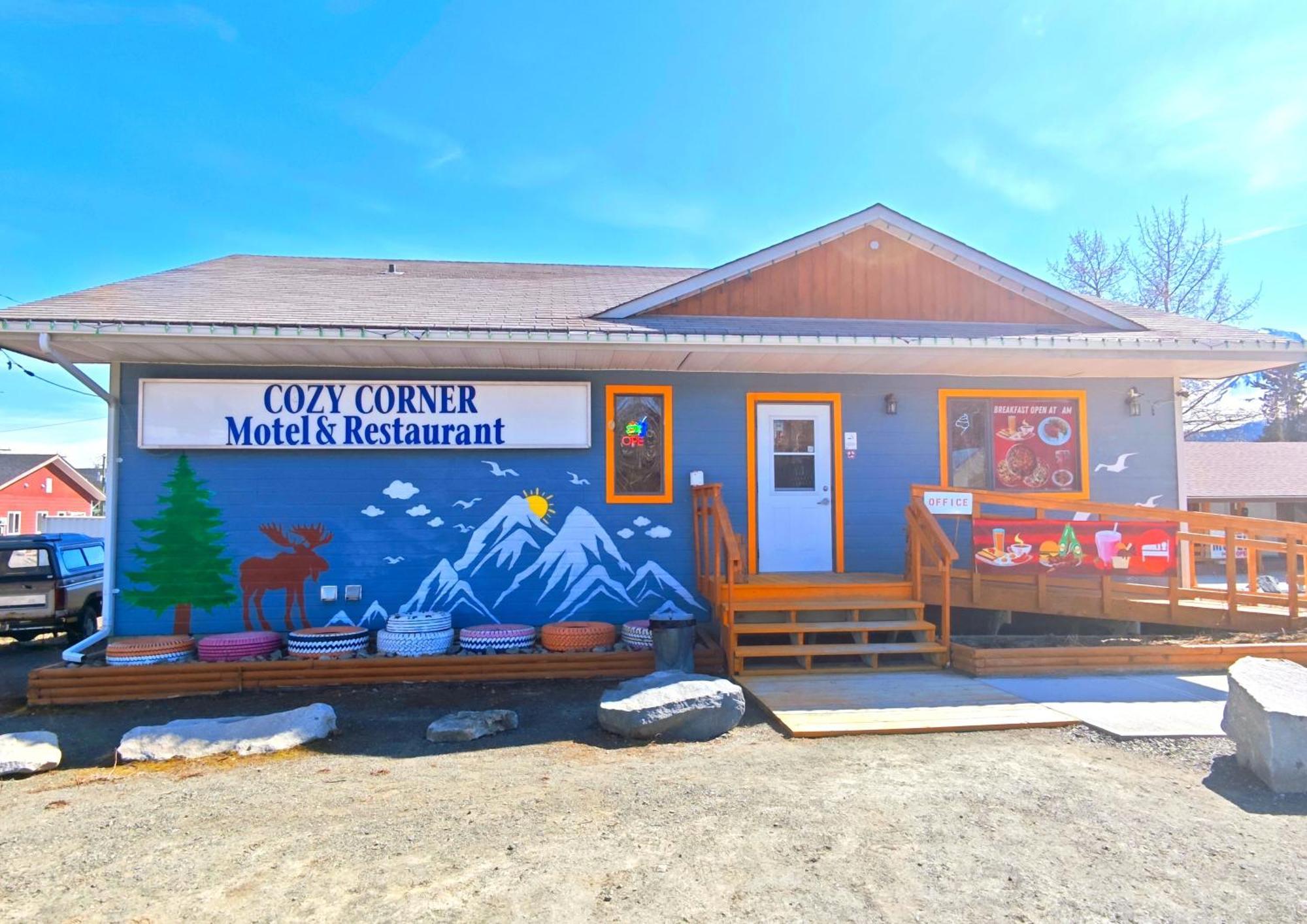 Cozy Corner Motel & Restaurant Haines Junction Exteriör bild