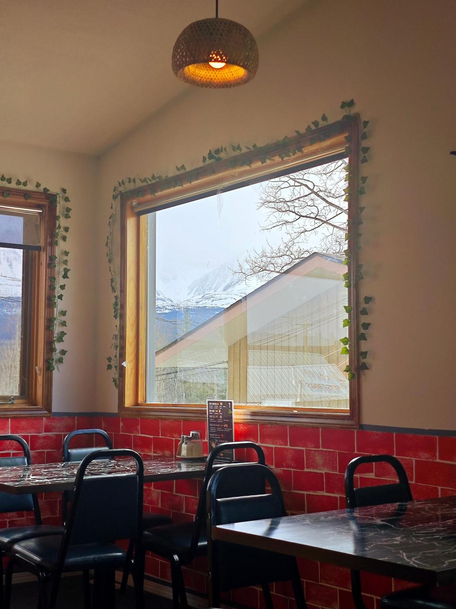 Cozy Corner Motel & Restaurant Haines Junction Exteriör bild
